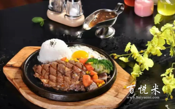 吃牛排時，為何盤內(nèi)總放一個生雞蛋，原來也有這作用，第一次了解